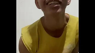 Niño trans con broom culo hermoso